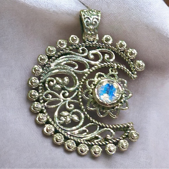Moon Glow Moonstone Sun & Moon Sterling Silver Pendant .80ctw - Picture 4 of 11